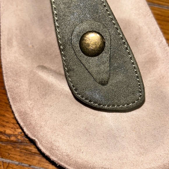 LIKE NEW⭐️FOOTBED Olive-Taupe SANDALS Women 10M Gizeh Style Like Birkenstock’s😎 - Picture 7 of 11